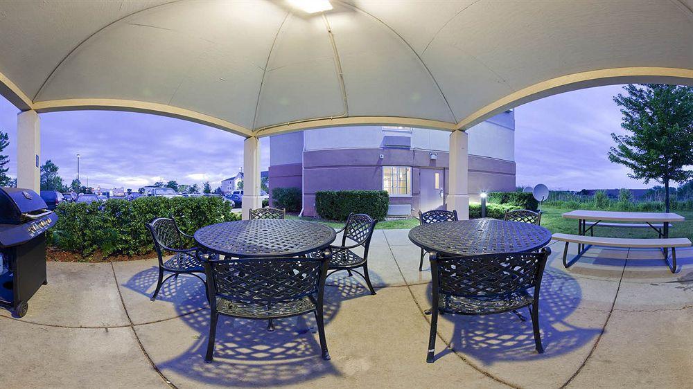 Sonesta Simply Suites Chicago Уокиган Экстерьер фото
